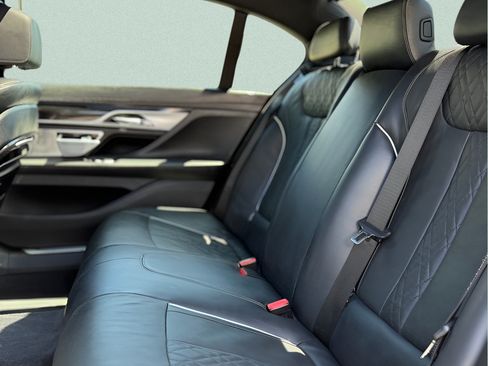 Used 2019 BMW 750i xDrive w/ Executive Package AWD/4WD image 13