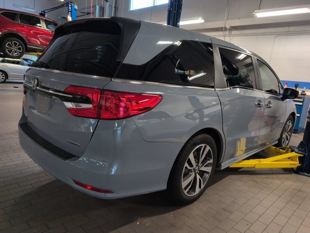 Used 2023 Honda Odyssey Touring image 2
