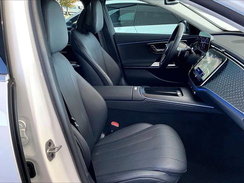 Used 2025 Mercedes-Benz E 350 Sedan image 8