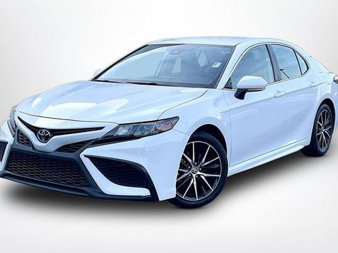 Used 2024 Toyota Camry SE FWD image 2