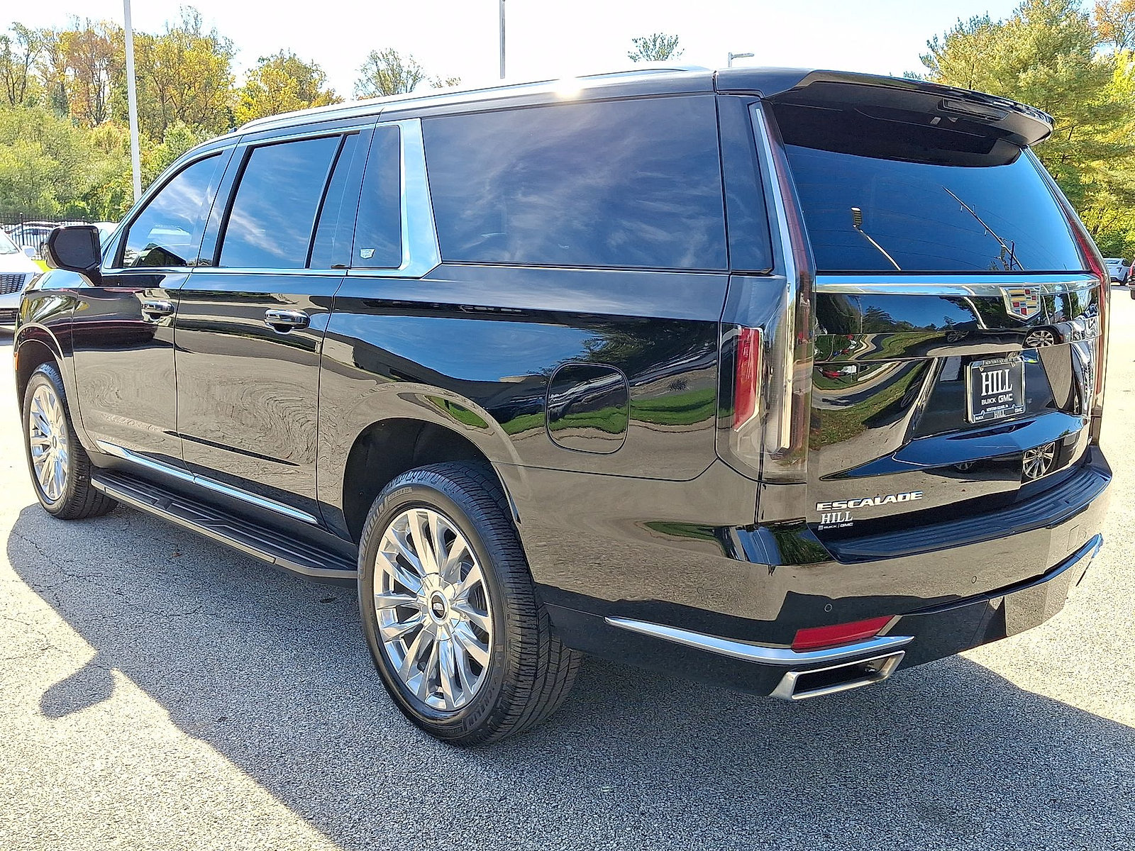 Used 2023 Cadillac Escalade ESV Premium Luxury AWD/4WD image 22