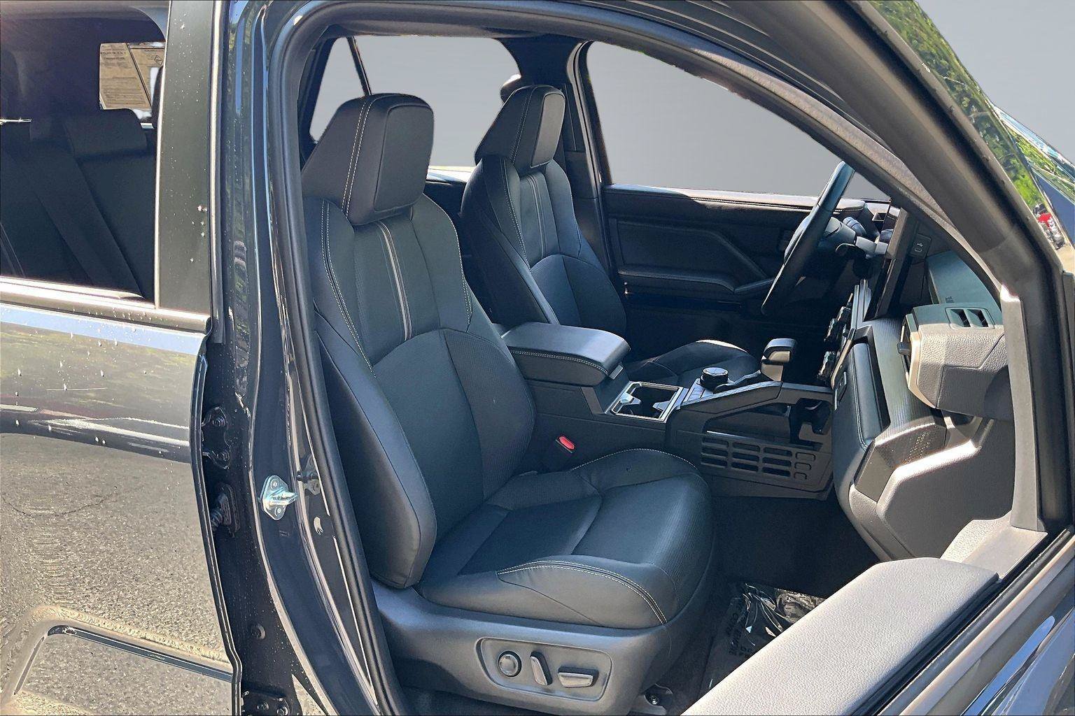 Used 2025 Toyota 4Runner Limited AWD/4WD image 7