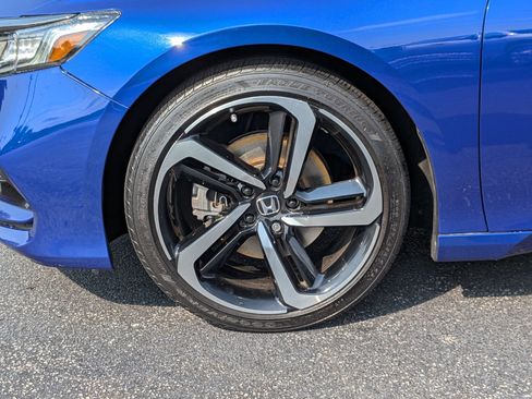 Used 2018 Honda Accord Sport image 9