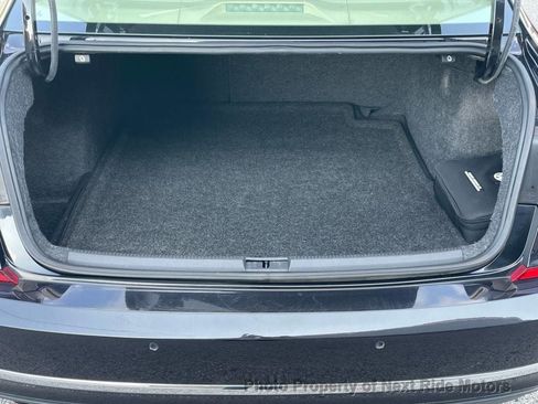 Used 2018 Volkswagen Passat 2.0T SE FWD image 33