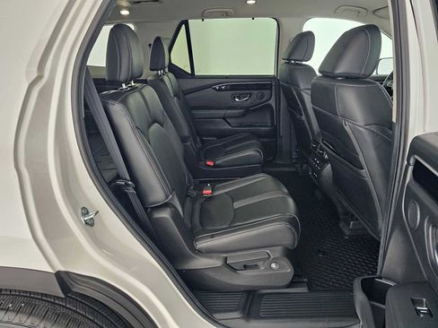 Used 2025 Honda Pilot EX-L image 12