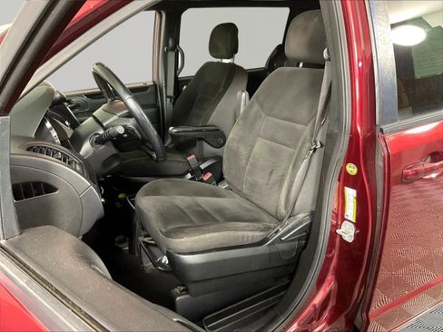 Used 2018 Dodge Grand Caravan SE FWD image 21