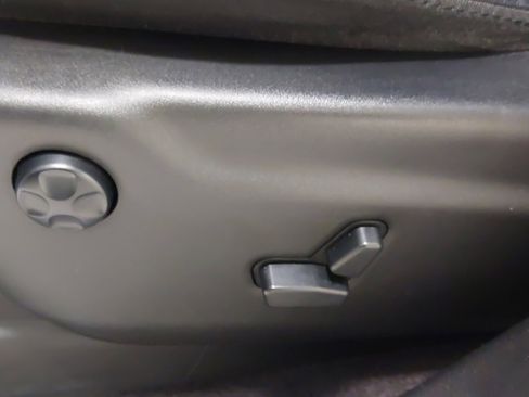 Used 2019 Jeep Grand Cherokee Limited image 37