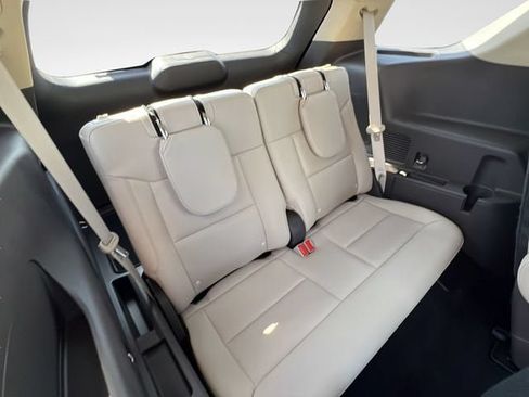 Used 2023 Ford Explorer Platinum w/ Technology Package AWD/4WD image 26