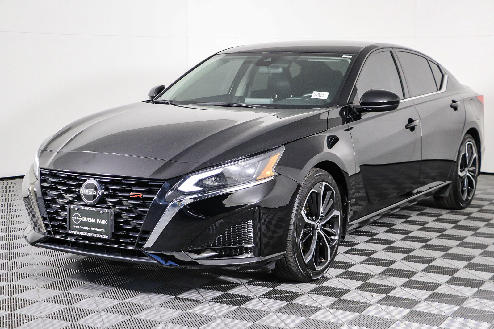 Used 2023 Nissan Altima 2.5 SR FWD image 3