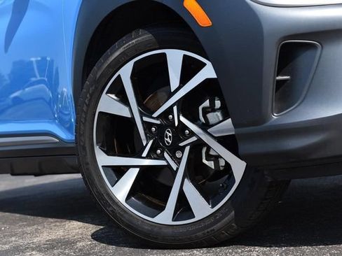 Used 2022 Hyundai Kona Limited FWD image 3