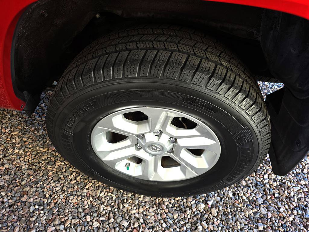 Used 2015 Toyota 4Runner SR5 AWD/4WD image 39