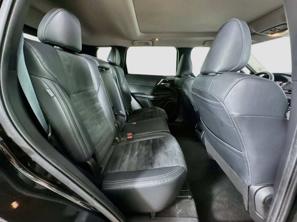 Used 2022 Mitsubishi Outlander SE AWD/4WD image 35