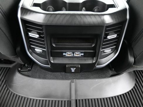 Used 2025 RAM 1500 Big Horn AWD/4WD image 35