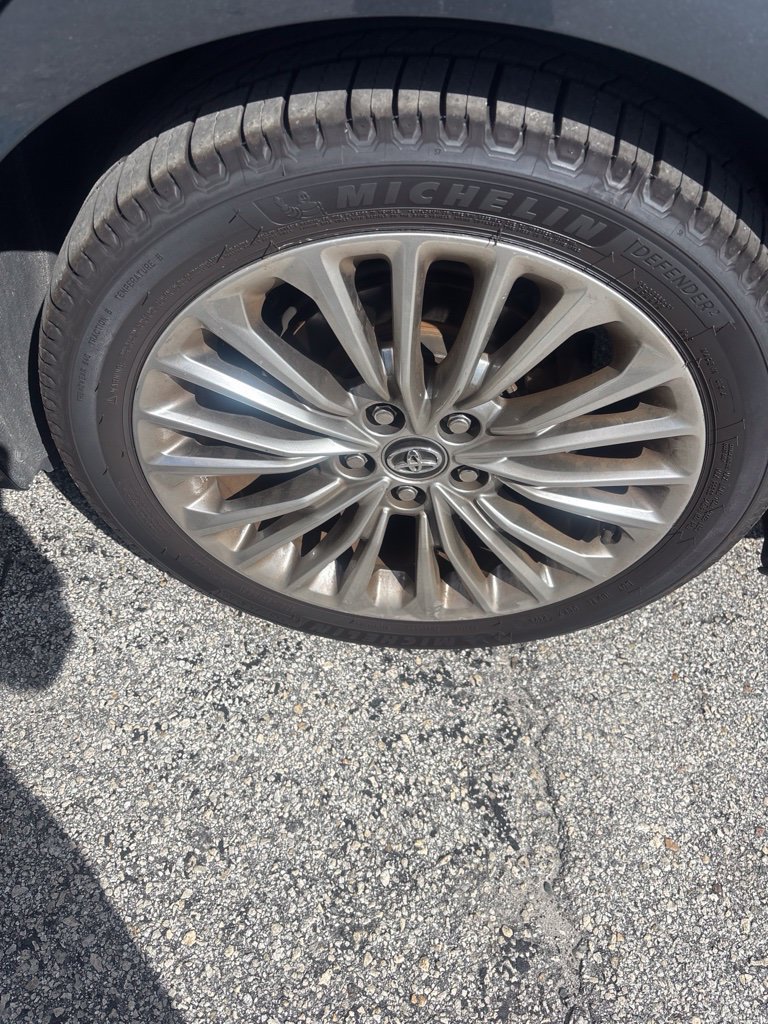 Used 2019 Toyota Avalon Limited FWD image 13