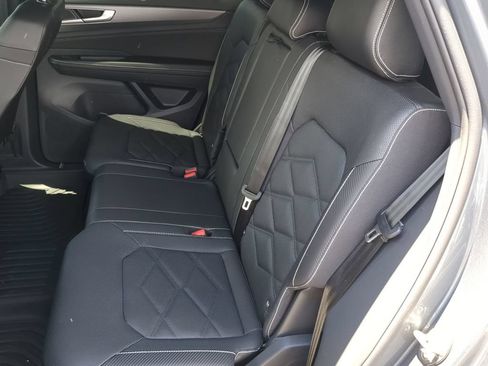 Used 2025 Volkswagen Atlas Cross Sport SE FWD image 18