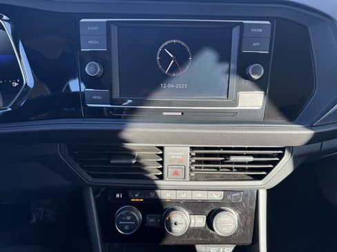 Used 2024 Volkswagen Jetta SE image 19