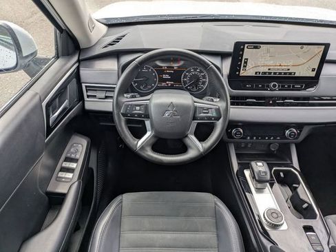 Used 2025 Mitsubishi Outlander SE FWD image 30