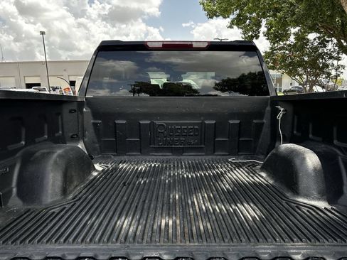 Used 2025 GMC Sierra 1500 SLT AWD/4WD image 32