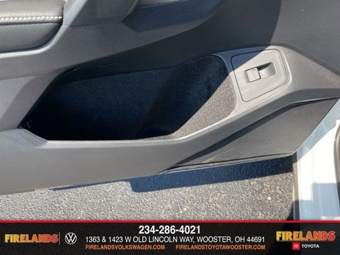 New 2024 Volkswagen Tiguan SE image 25