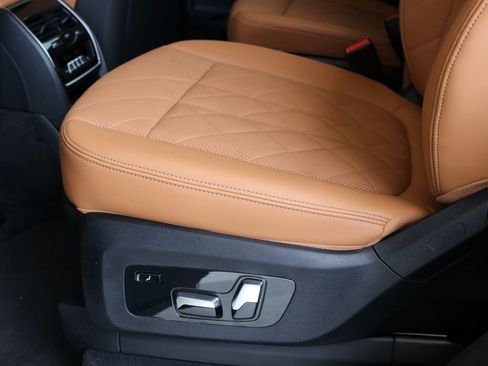 Used 2023 BMW X7 xDrive40i w/ M Sport Package image 24