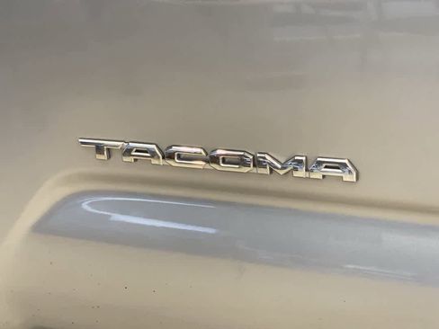 Used 2019 Toyota Tacoma TRD Off-Road image 11