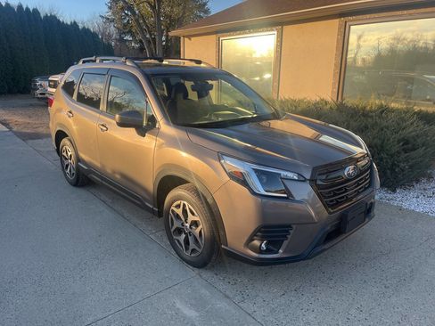 Used 2024 Subaru Forester Premium image 1