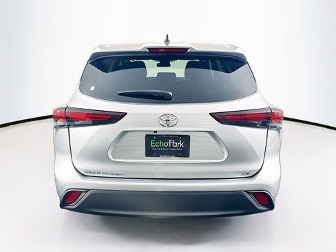 Used 2024 Toyota Highlander LE image 7