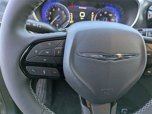 New 2026 Chrysler Pacifica Select image 16