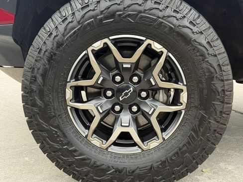Used 2024 Chevrolet Colorado ZR2 w/ ZR2 Convenience Package III AWD/4WD image 12