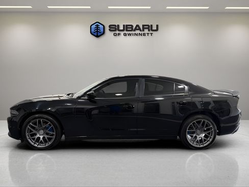 Used 2019 Dodge Charger SXT RWD image 2