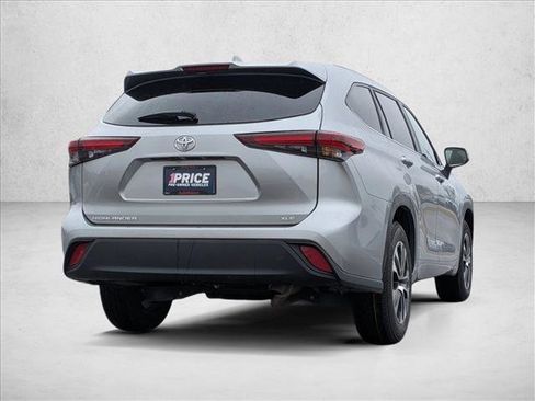 Used 2024 Toyota Highlander XLE image 5