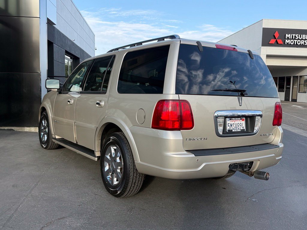 Used 2005 Lincoln Navigator Ultimate AWD/4WD image 8