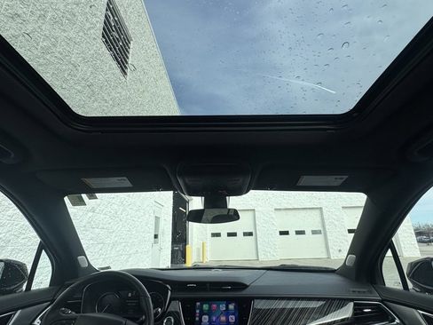 Used 2025 Cadillac XT6 Premium Luxury image 17