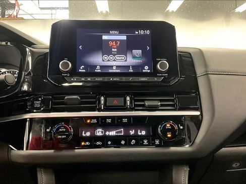 Used 2025 Nissan Pathfinder SV FWD image 29