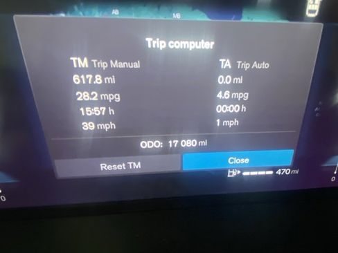 Certified 2025 Volvo XC40 B5 Plus image 17