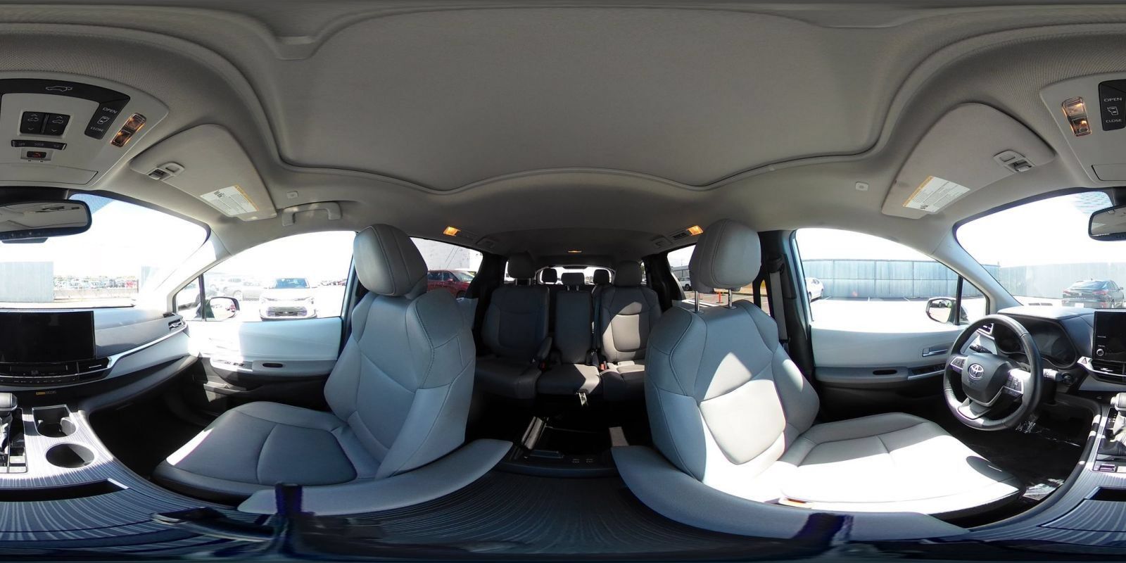 Used 2025 Toyota Sienna XLE FWD image 44