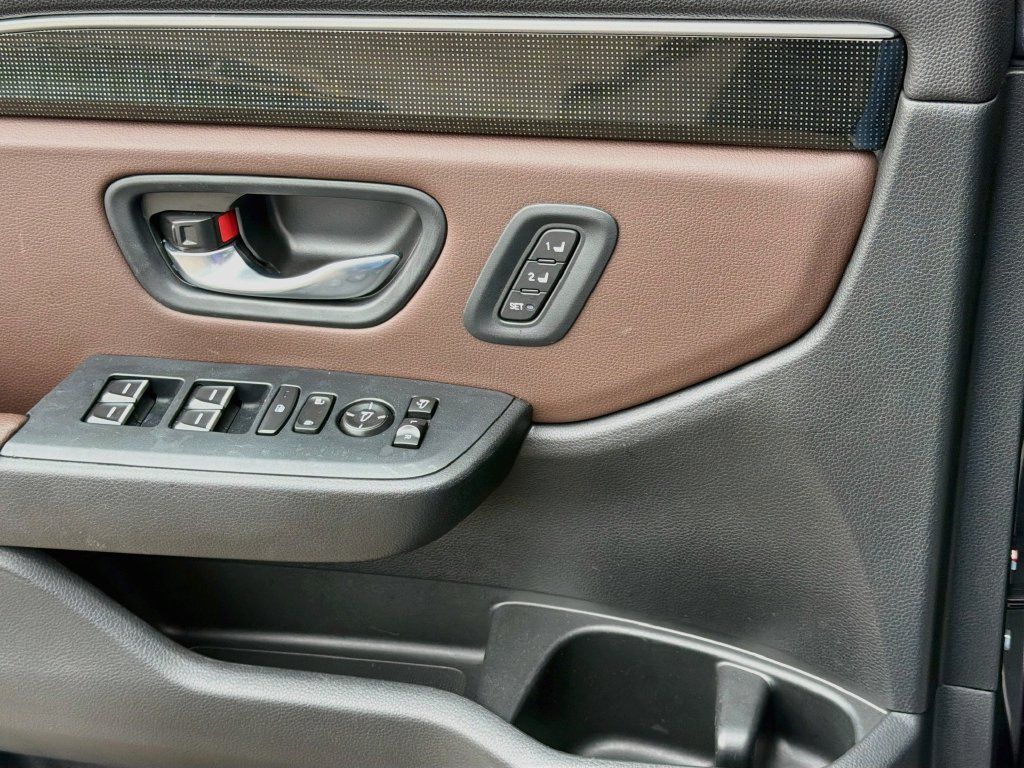 Used 2025 Honda Pilot Elite image 21
