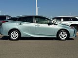 Certified 2020 Toyota Prius LE image 3