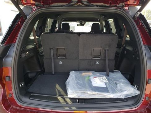 New 2025 Jeep Grand Cherokee L Laredo image 8