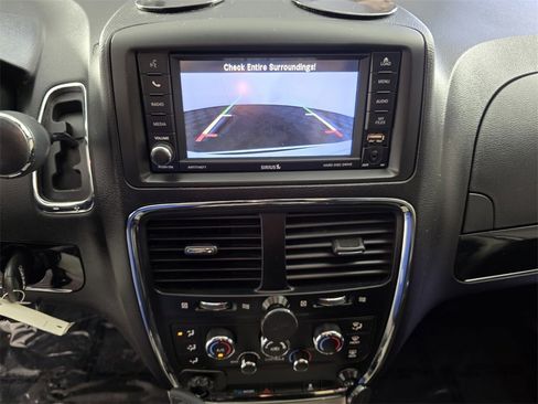Used 2019 Dodge Grand Caravan SXT image 25