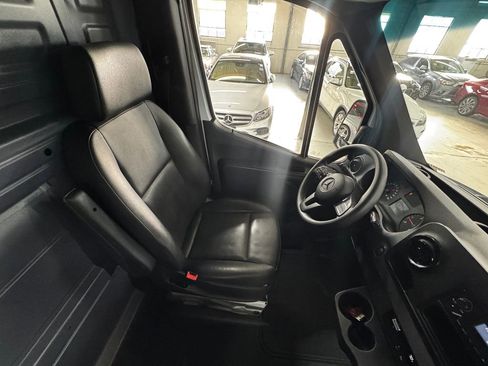 Used 2020 Mercedes-Benz Sprinter 3500 image 23