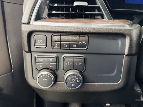 Used 2025 Chevrolet Tahoe Z71 AWD/4WD image 10