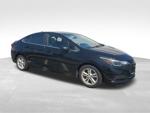 Used 2016 Chevrolet Cruze LT w/ Convenience Package image 9