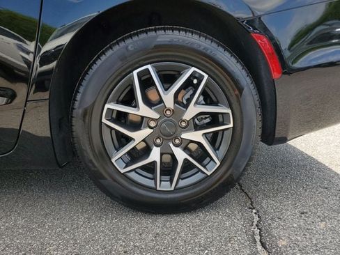 New 2027 Chrysler Pacifica Limited FWD image 11