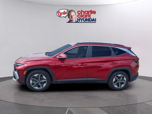 Used 2025 Hyundai Tucson SEL FWD image 2