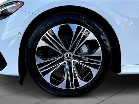 Used 2025 Mercedes-Benz E 350 Sedan w/ Winter Package image 9
