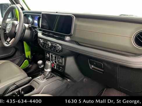 Used 2025 Jeep Gladiator Mojave AWD/4WD image 23