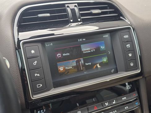Used 2017 Jaguar F-PACE Prestige AWD/4WD image 24