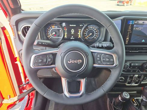 Used 2025 Jeep Wrangler Unlimited Sahara AWD/4WD image 24