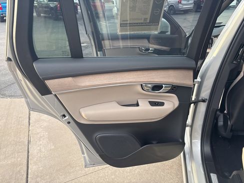 Certified 2025 Volvo XC90 B6 Plus image 36